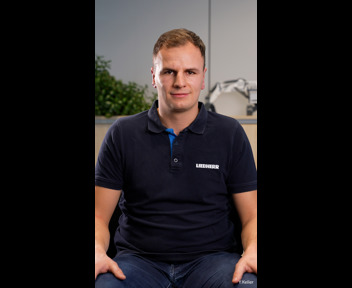 Quentin, Technicien électrique développement au banc d'essai chez Liebherr Mining
