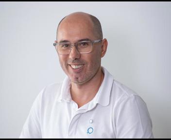 Pedro, Adjoint de direction
