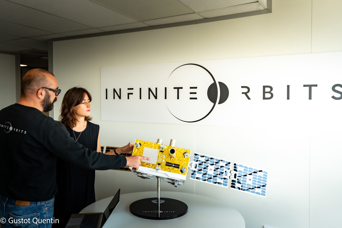 Infinite Orbits emploi
