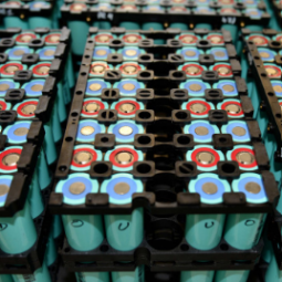 Batteries et sécurité : Louis Delage, un étudiant HSE formé pour les défis de BATTENA